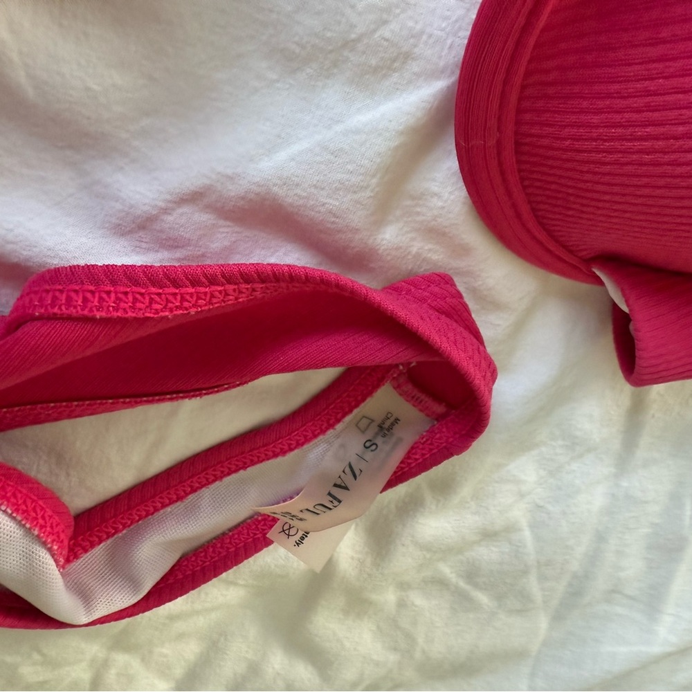 Bikini - Picture 2 of 2